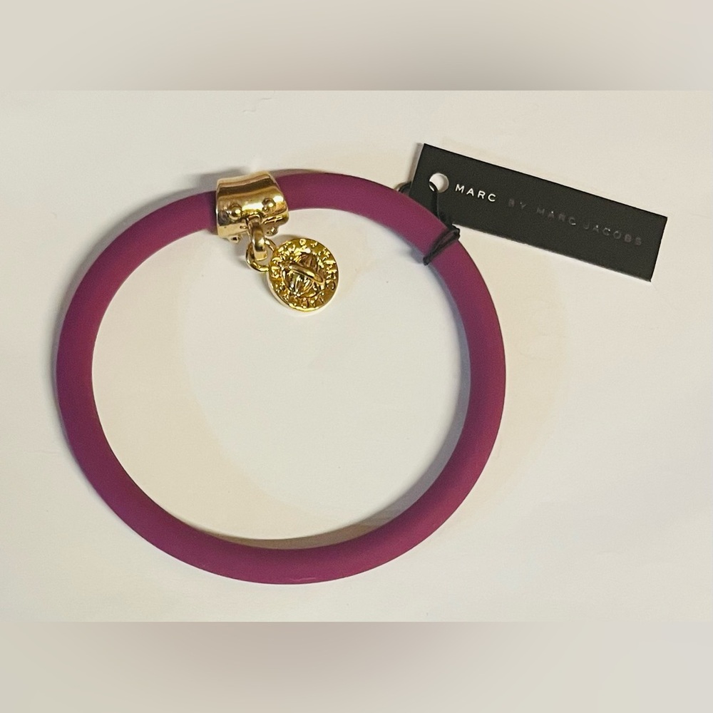MARC JACOBS Stretch Bracelet Maroon with charm NEW!